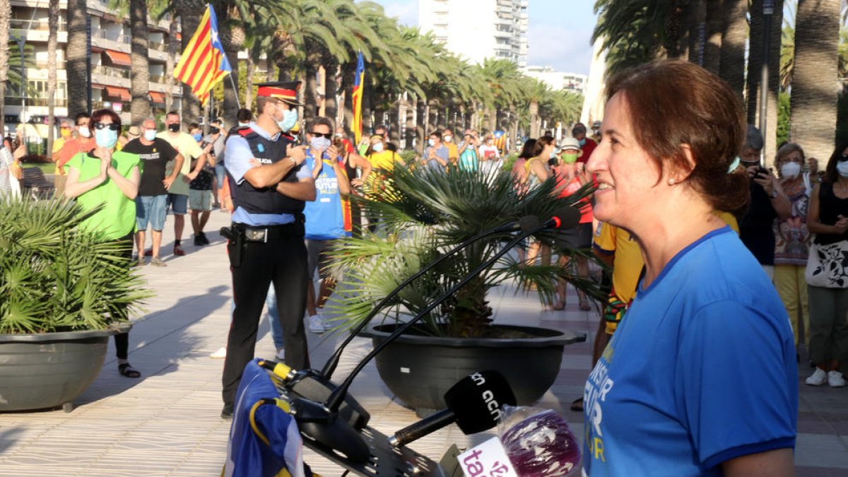 Paluzie, ahir dirigint-se als congregats a Salou.