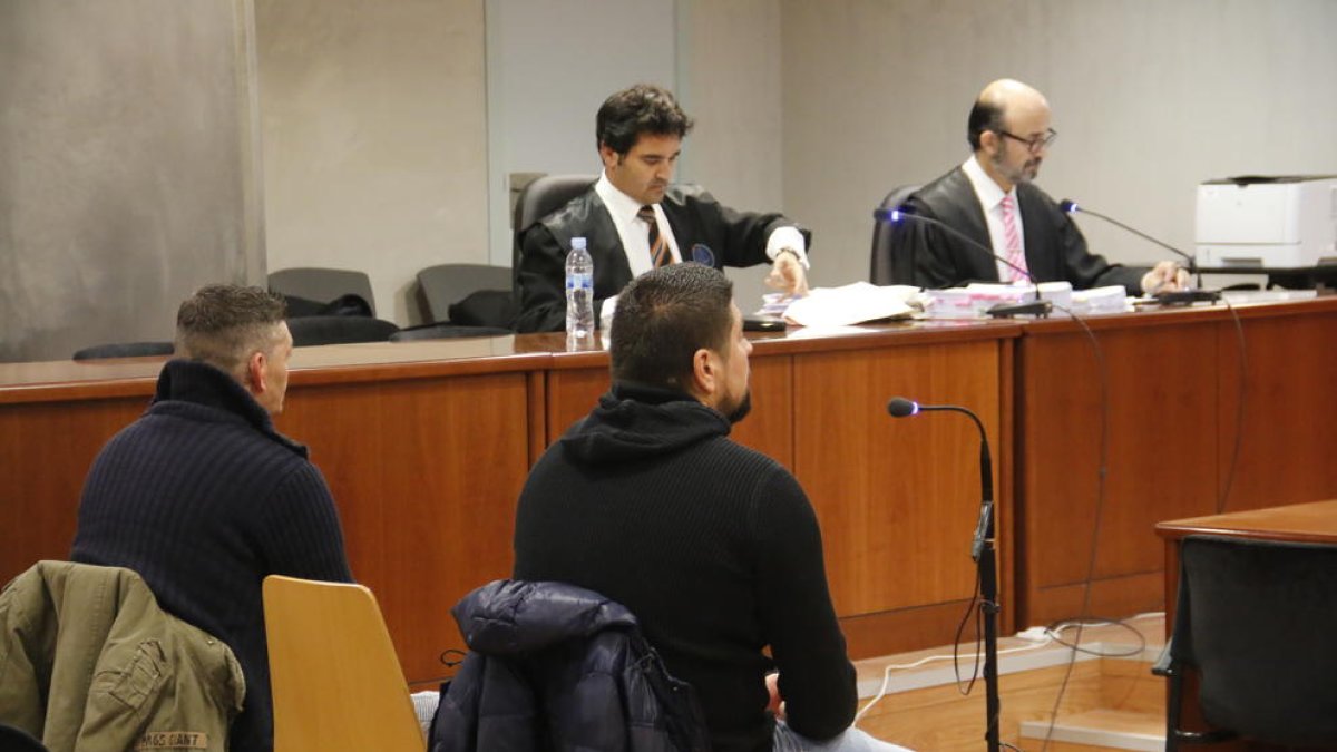 Els dos acusats per aquests fets durant el judici celebrat a l’Audiència de Lleida.
