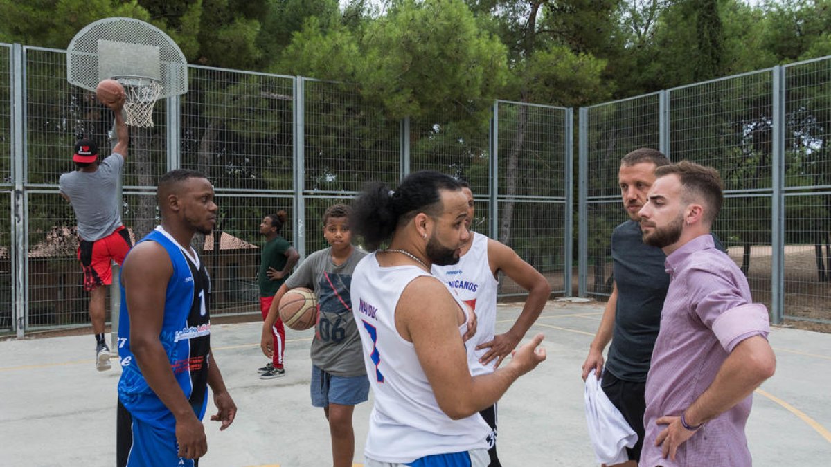 La Paeria, con el equipo de baloncesto Dominican Lleida