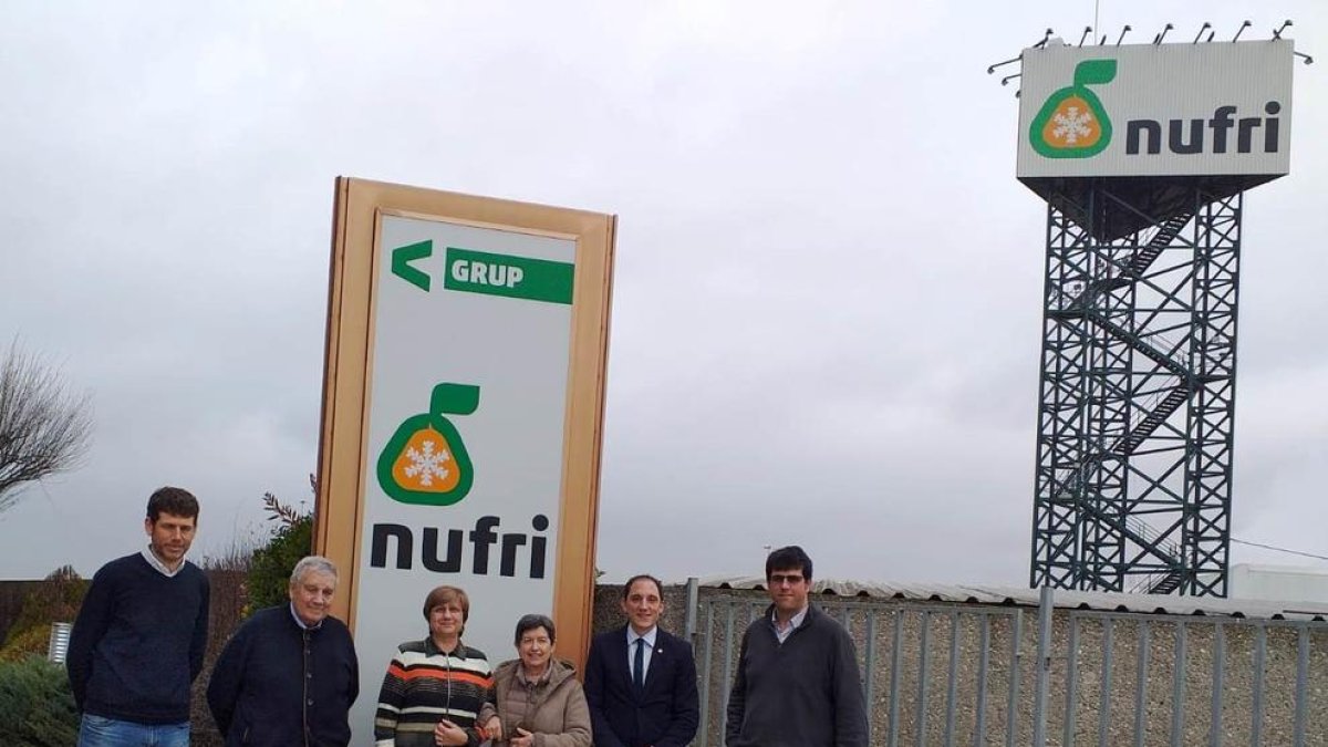 Imagen de la visita a las instalaciones de Nufri en Mollerussa.