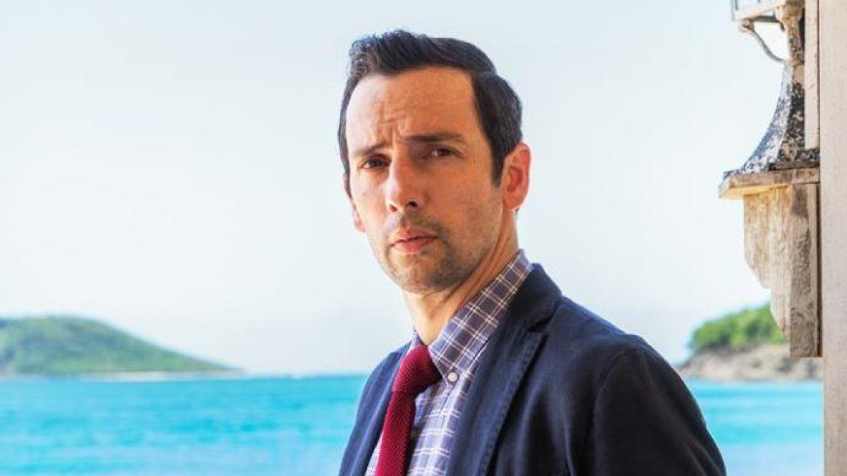 El nuevo inspector Neville Parker.