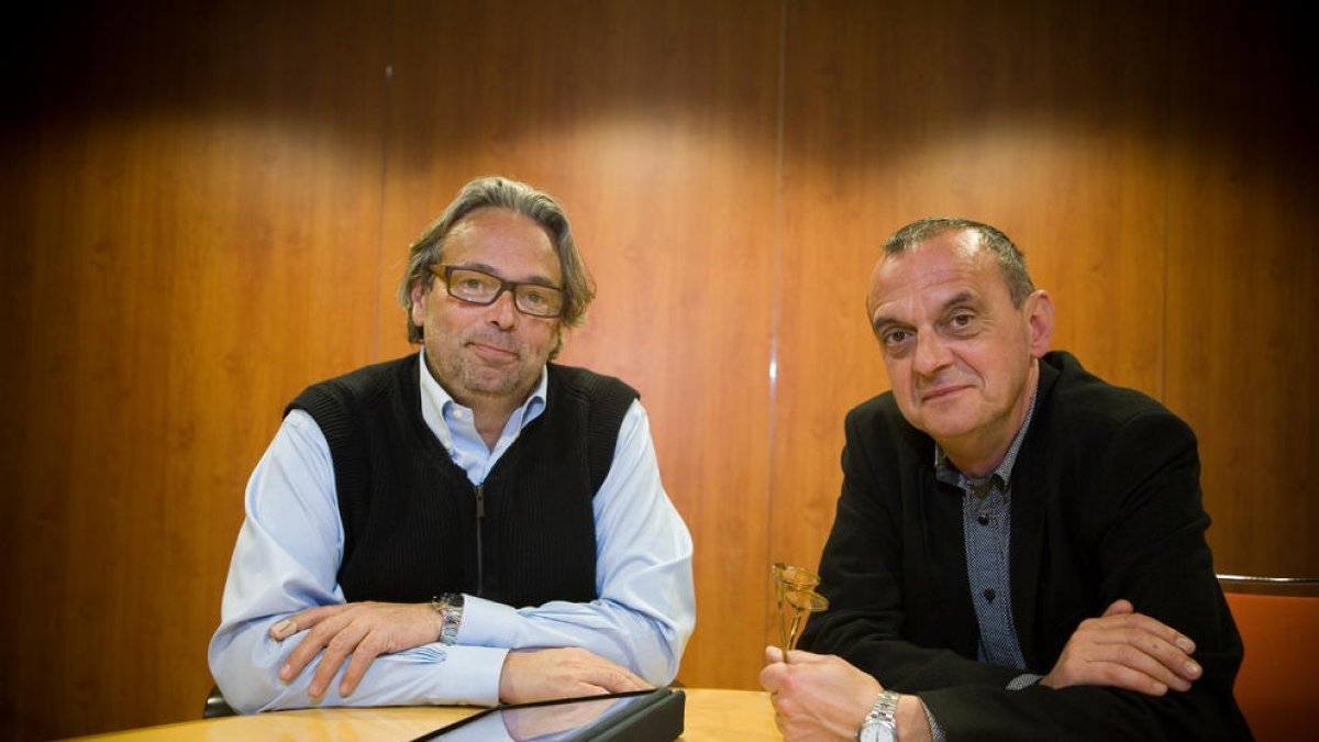 Imatge d’arxiu d’Ernest Benach amb Miquel Pueyo.