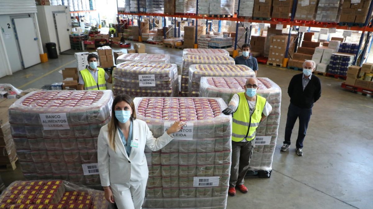 Mercadona donó ayer al Banc dels Aliments de Lleida un total de 8.000 kilos de lentejas.