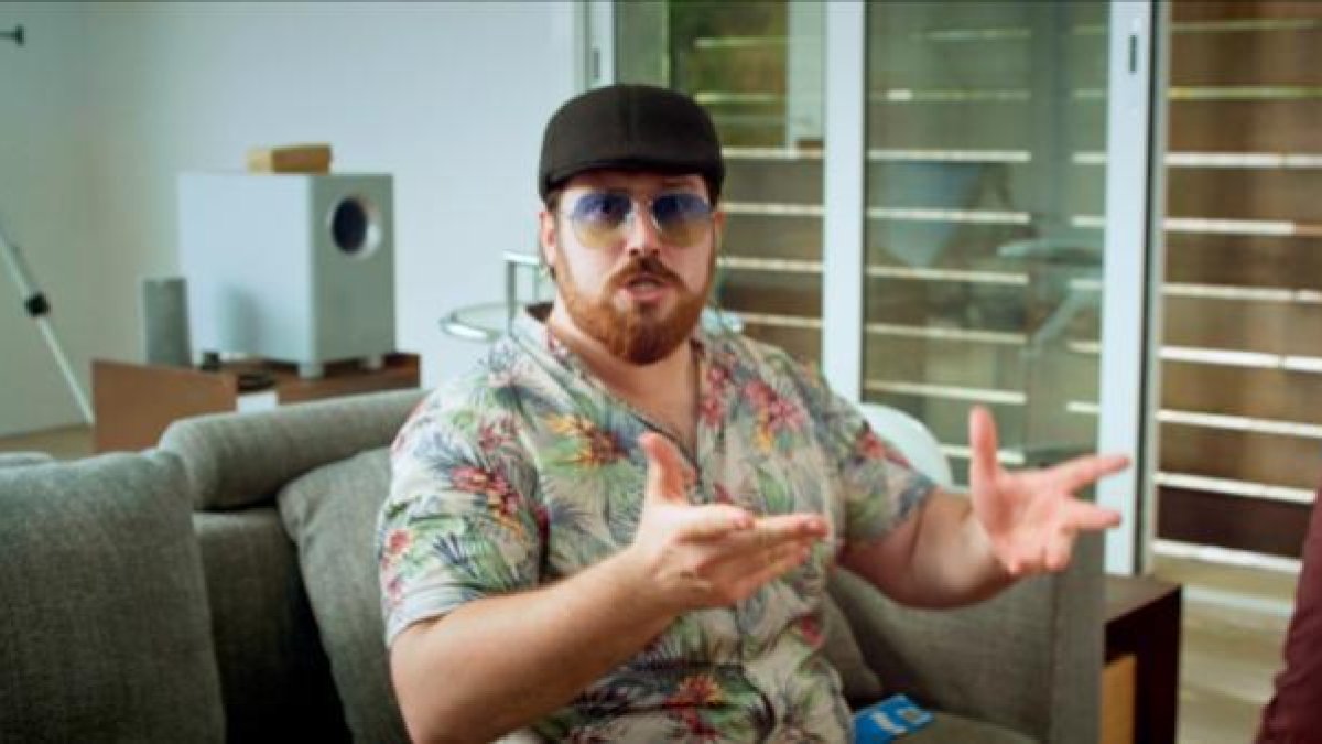 L’actor Eric, durant un episodi de la websèrie ‘Patates rosses’.