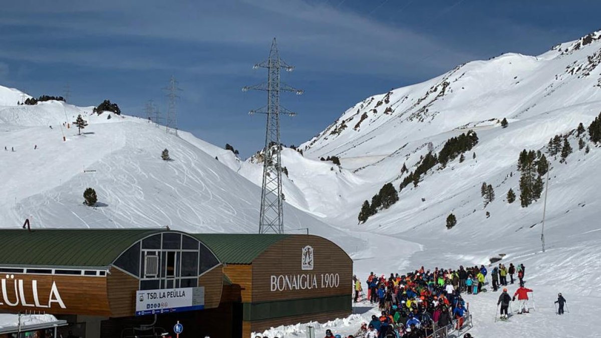Esquiadors a Baqueira, un dels múltiples atractius per al turisme a la Val d’Aran.