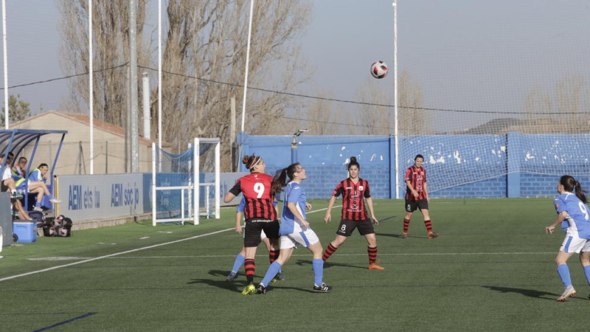 Una jugada del partido de ayer entre el AEM y el Pallejà.