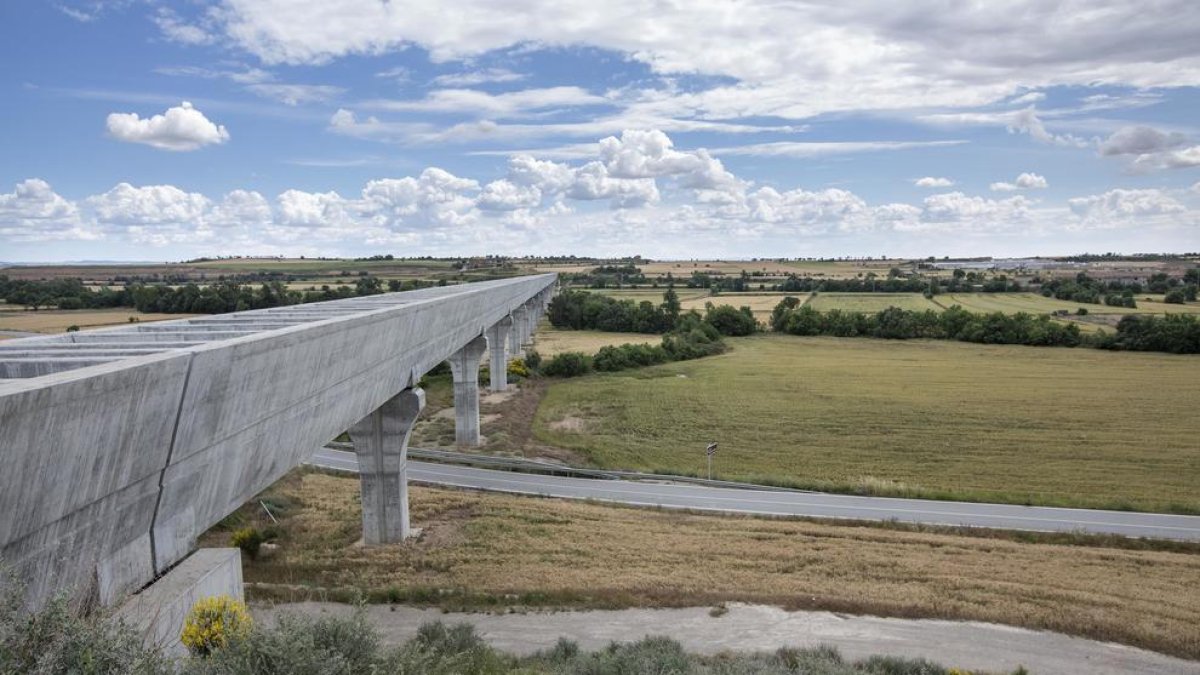 El canal principal a su paso por Els Plan de Sió.