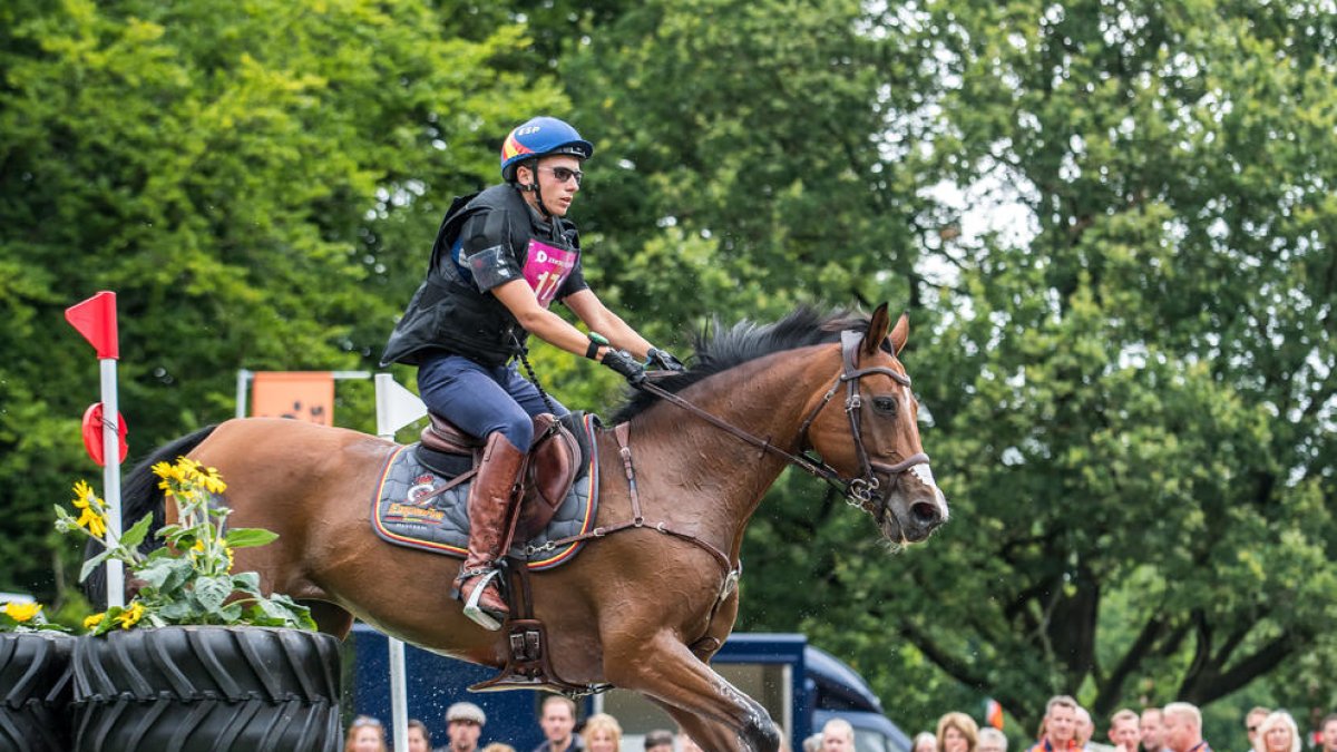 El jinete de Mollerussa, durante la prueba de saltos del campeonato junto a Kira HDB.