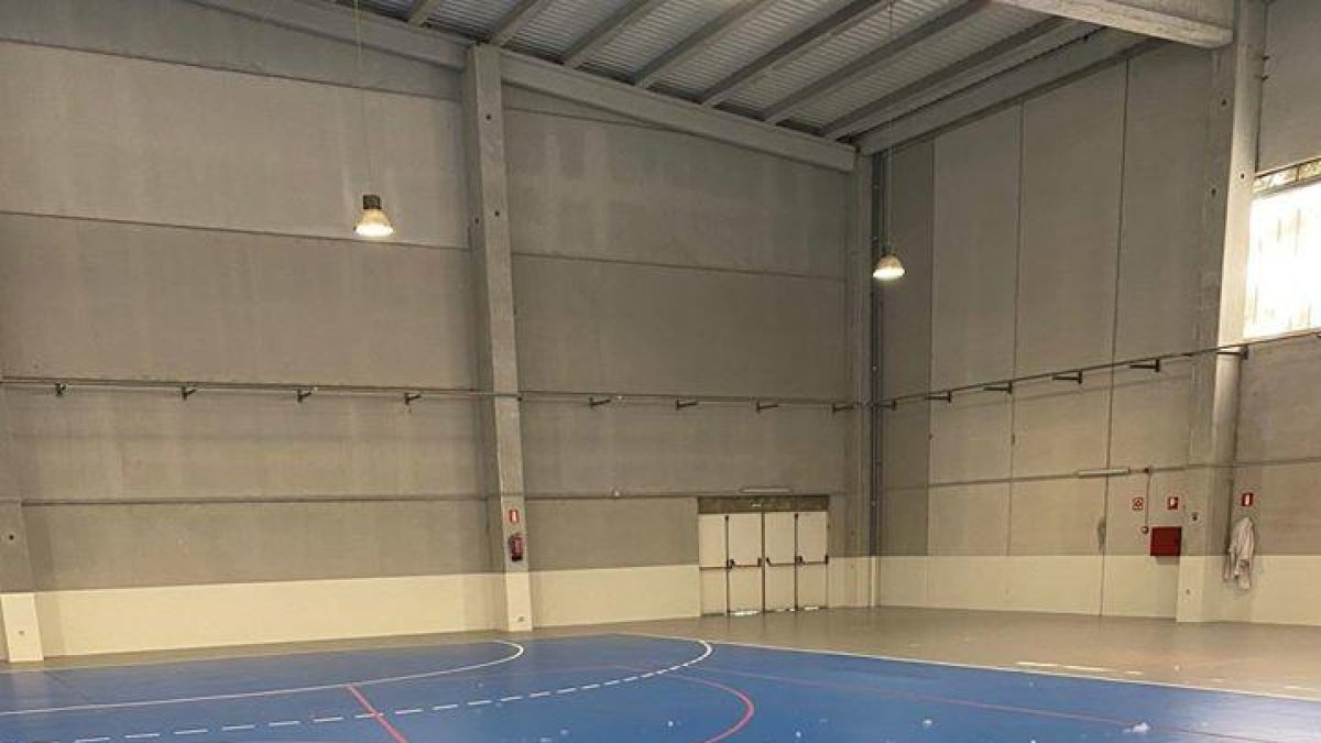 El nuevo suelo del pabellón polideportivo.