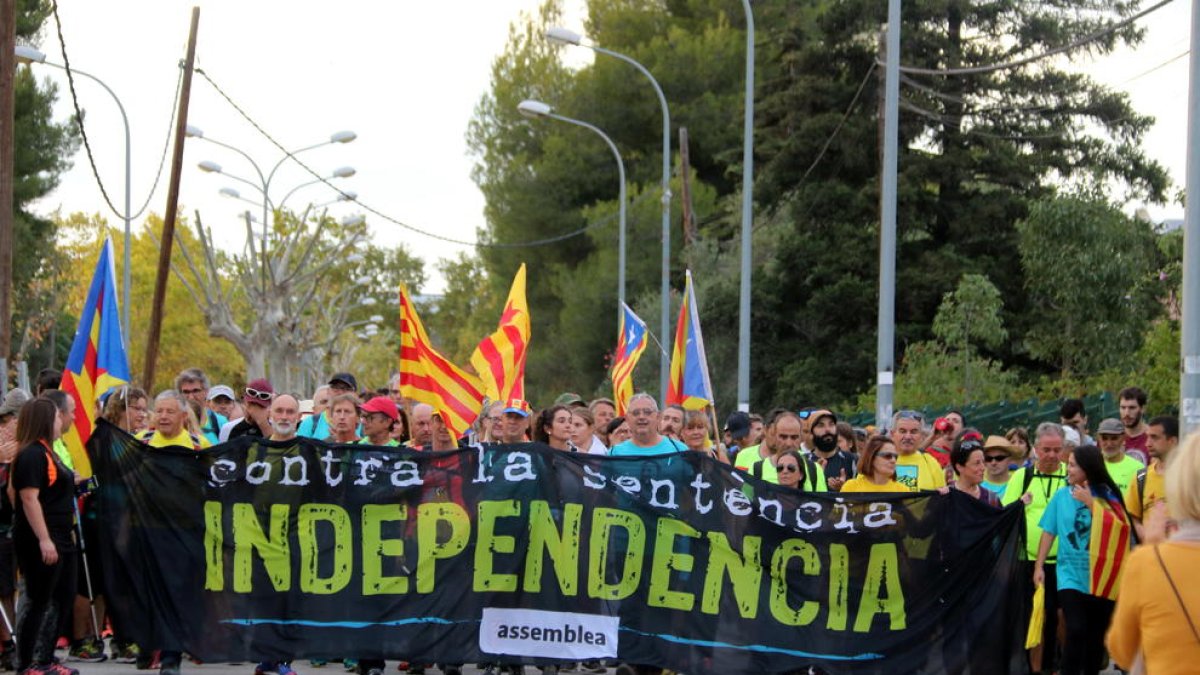 La columna de Tàrrega arribant ahir a Martorell.