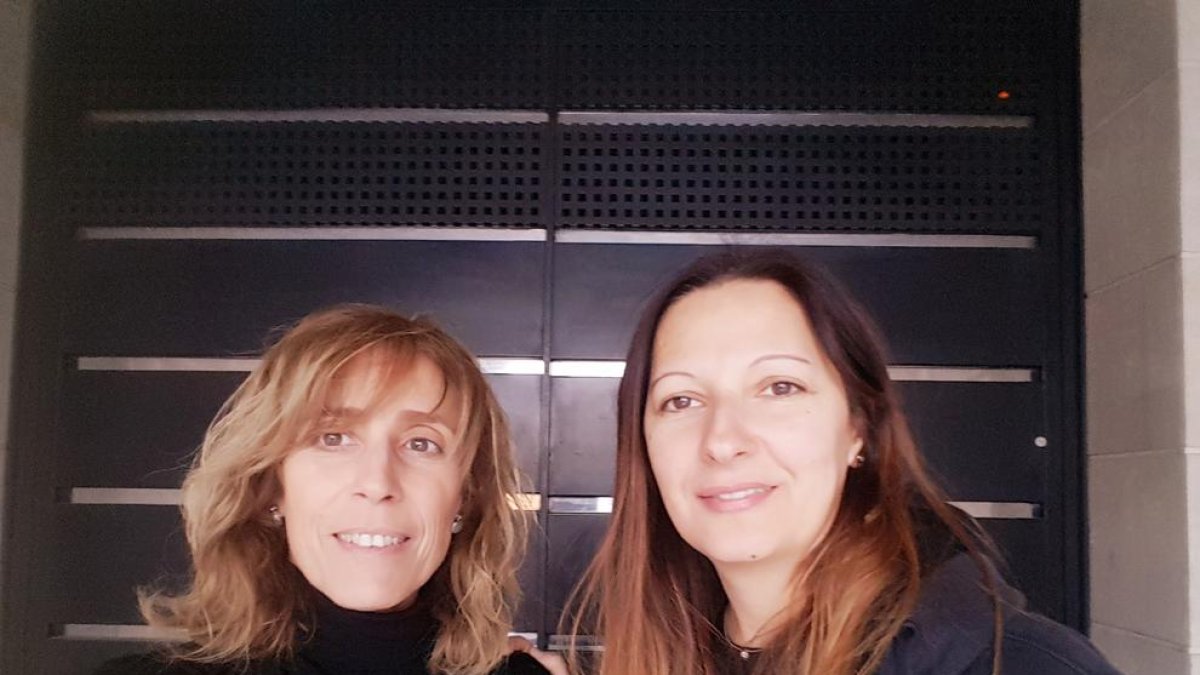 Las comadronas Marga Farreny y Cristina Barana.