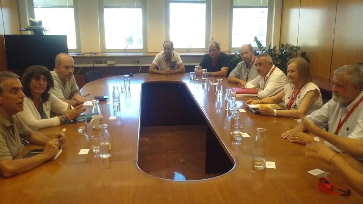Los representantes de Asaja, ayer con la consellera de Agricultura.