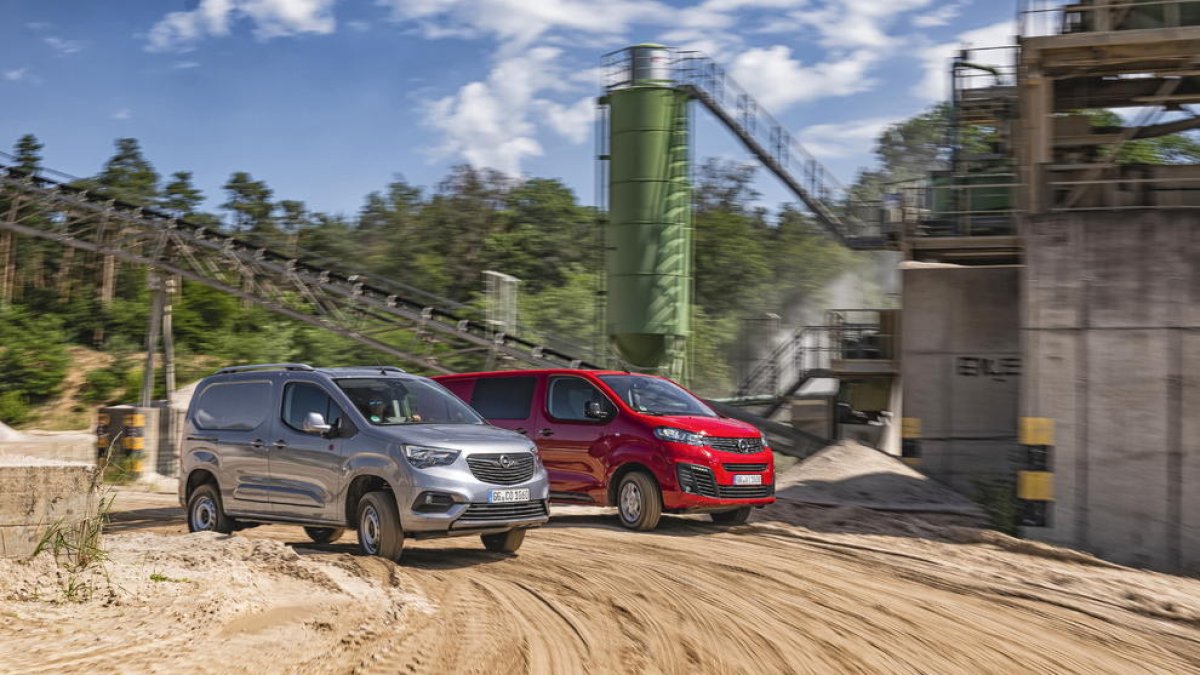 Opel Combo Cargo i Opel Vivaro amb tracció total, d'esperit 'off road'