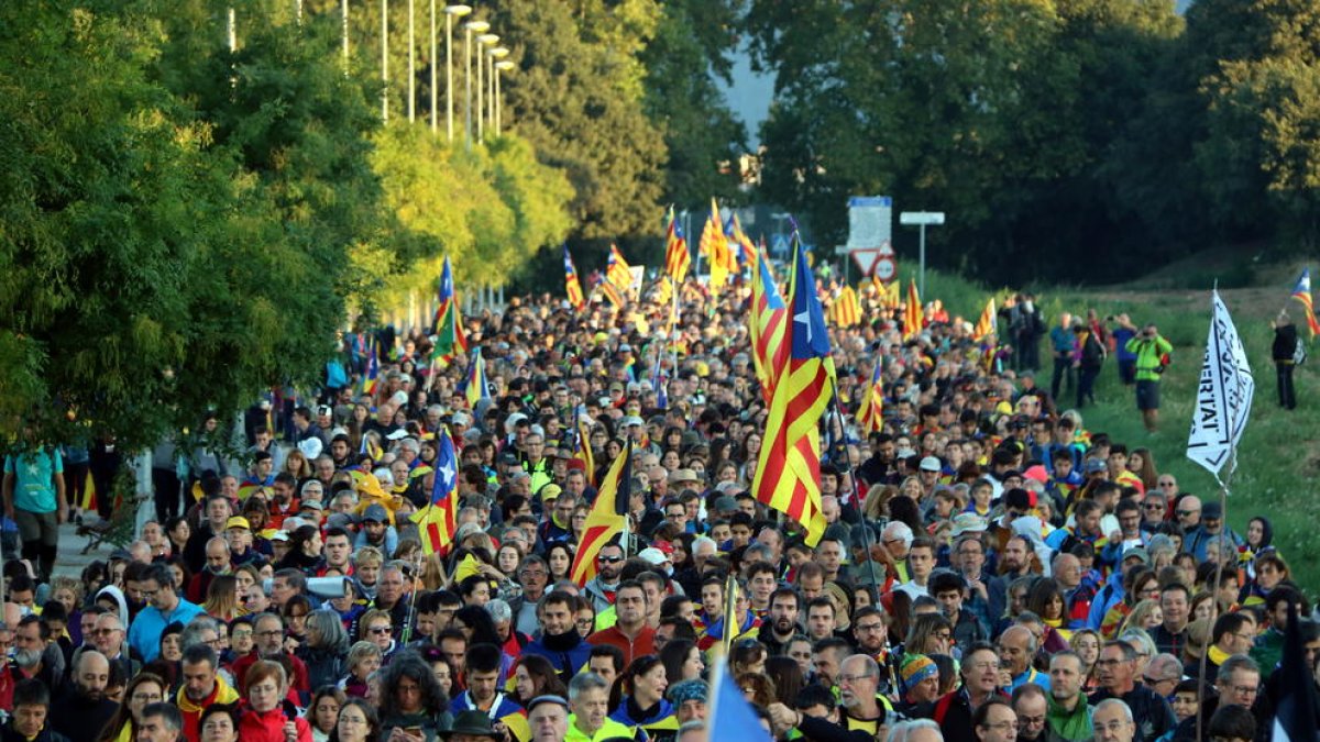 Milers de persones en una de les marxes, a la Garriga.