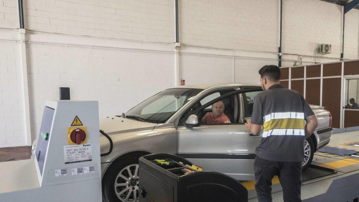Un de cada cinc vehicles no supera a la primera la Inspecció Tècnica ITV