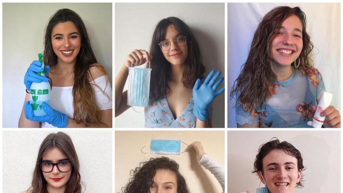 Algunos alumnos del Josep Lladonosa, con mascarillas y gel desinfectante en su foto de orla.