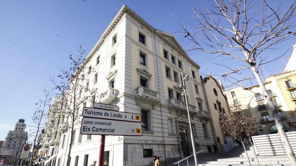 El departamento municipal de Hacienda está ubicado en la plaza Sant Francesc.