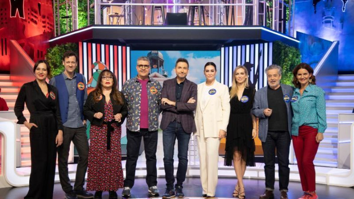 Els components dels dos equips, capitanejats per Florentino Fernández i Vicky Martín Berrocal.