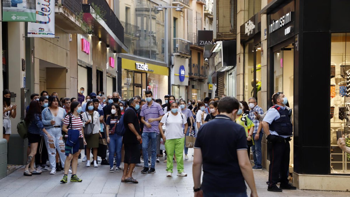 Vàndals tiren pedres a l'Eix Comercial Lleida a mitja tarda