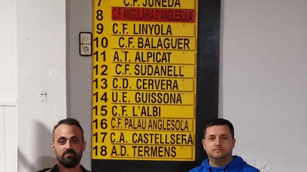 Moment de la presentació del tècnic, que segueix al club.