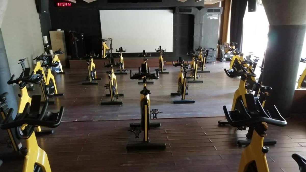Sala de spinning de l’Ekke, amb molt més espai entre les bicicletes.