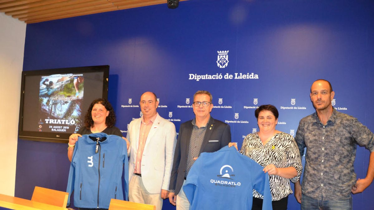 Gemma Vilarasau, Jordi Ignasi Vidal, Joan Talarn, Estefania Rufach y Albert Marvà, en la Diputación.