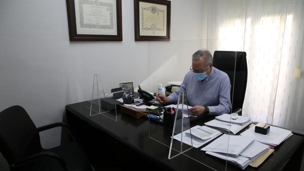 Diversos despatxos han instal·lat mampares.