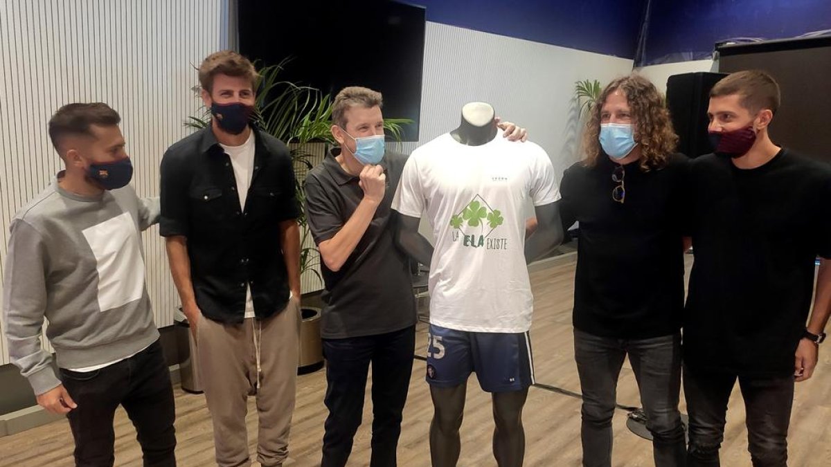 Jordi Alba, Gerard Piqué, Carles Puyol y Sergi Roberto estuvieron al lado de Juan Carlos Unzué.