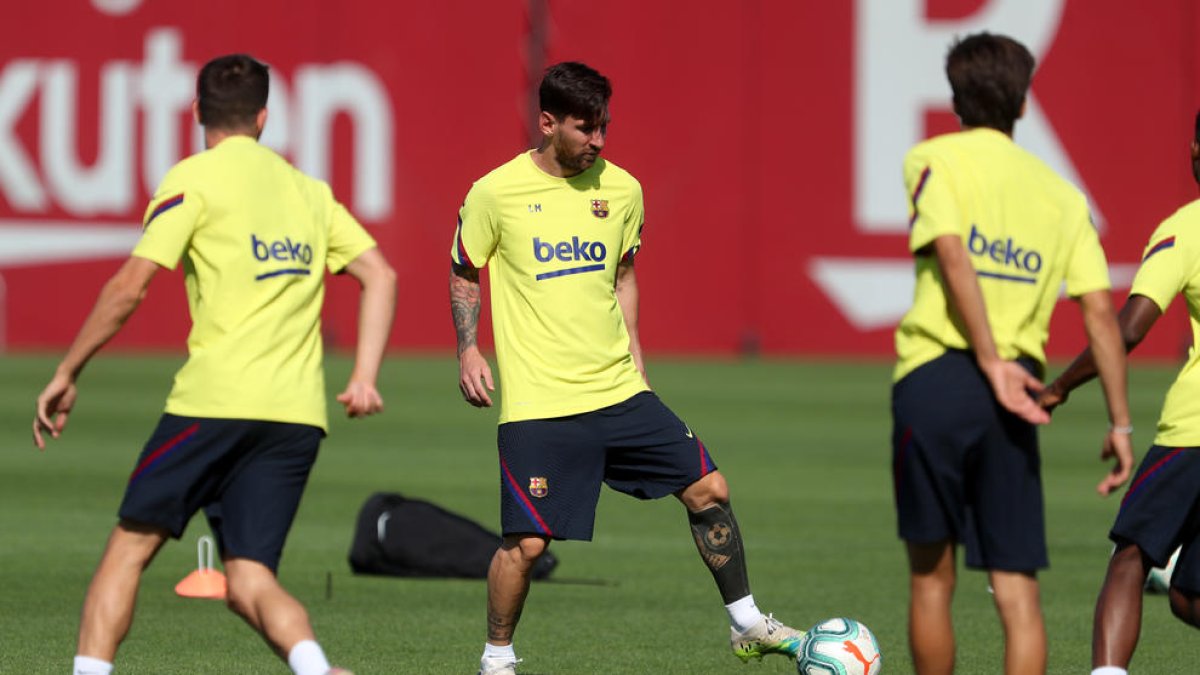 Leo Messi, durante la sesión de entrenamiento de ayer.