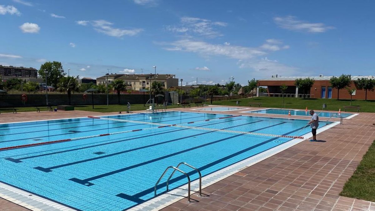 Imagen de las piscinas municipales de verano de Cervera.