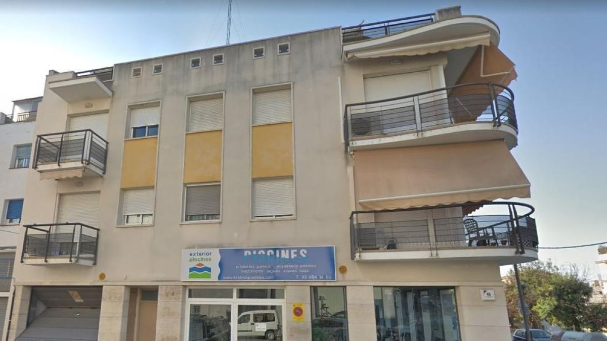 Imatge de la façana de l’edifici on es va produir l’incendi.