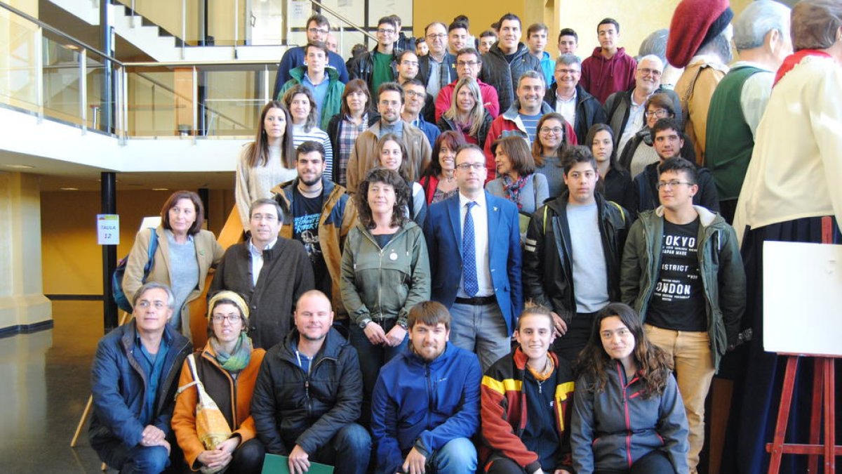 La consellera Jordà y el alcalde, Marc Solsona, en la clausura del Aplec de Joves del Camp.