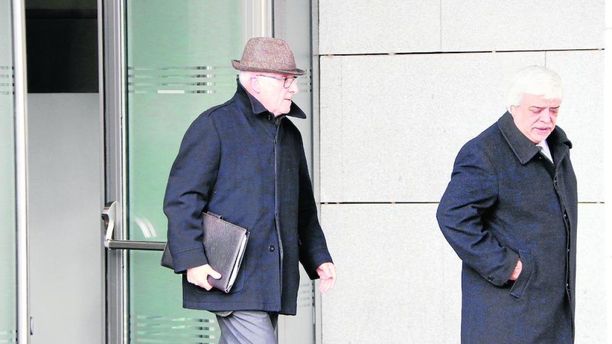 El Síndic de Greuges, Rafael Ribó, ayer, al término de su declaración.