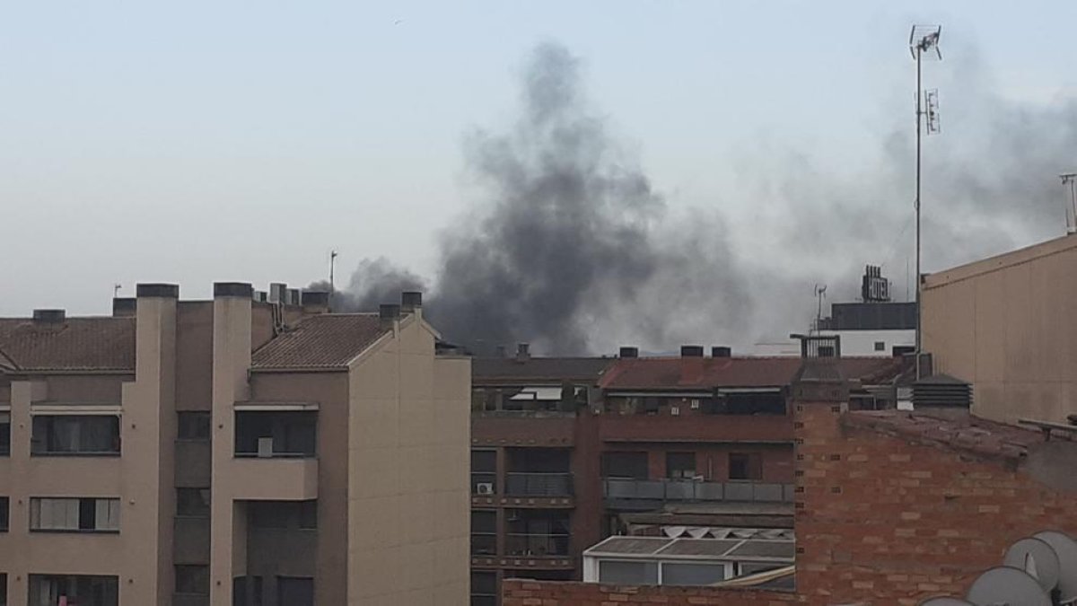 La humareda fue visible desde muchas zonas de Lleida.