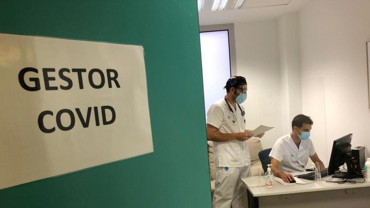 La zona de treball dels gestors COVID a l'Hospital Arnau de Vilanova.