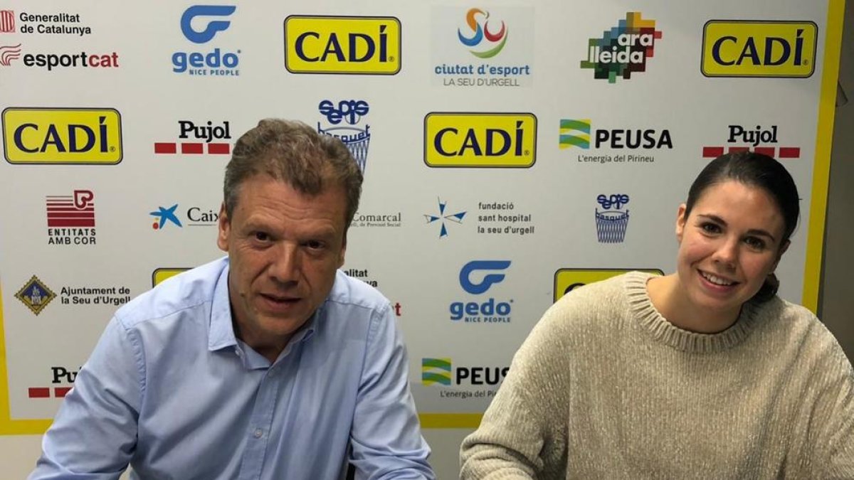 Pere Porta, presidente del Cadí, junto a Yurena Díaz.