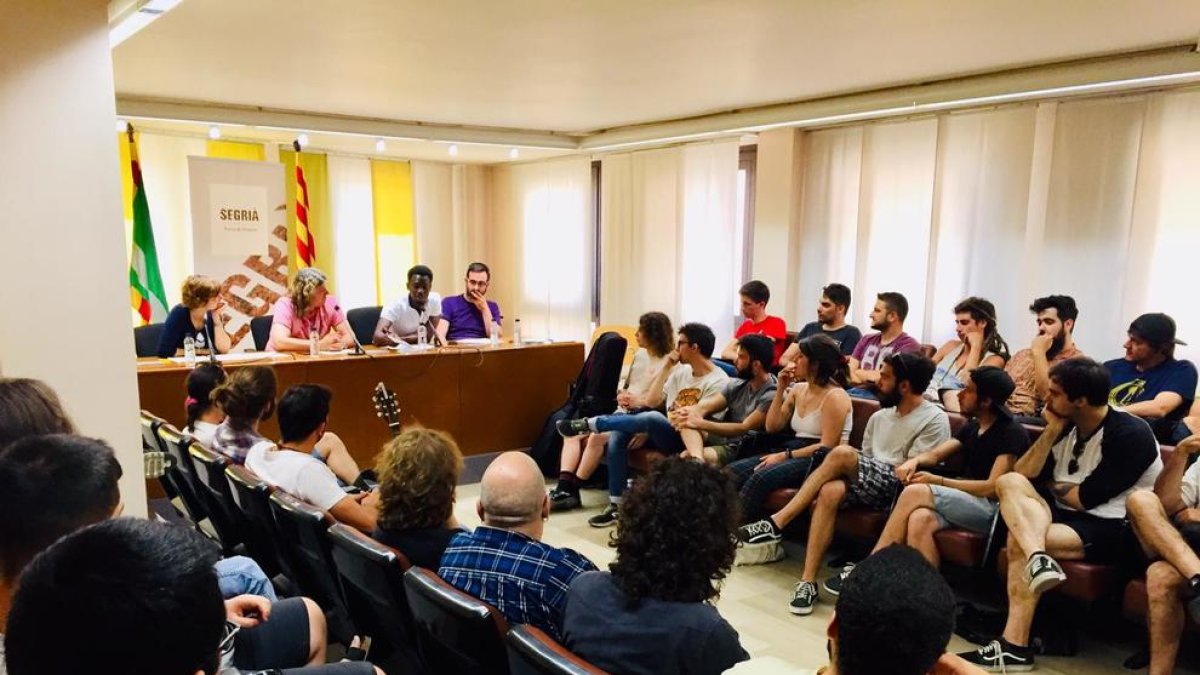 La presentación del recopilatorio contó con una amplia representación de las bandas participantes.