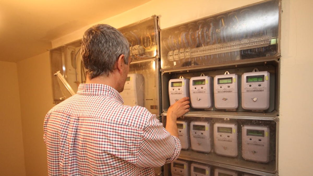 Imatge d’arxiu d’uns comptadors elèctrics.