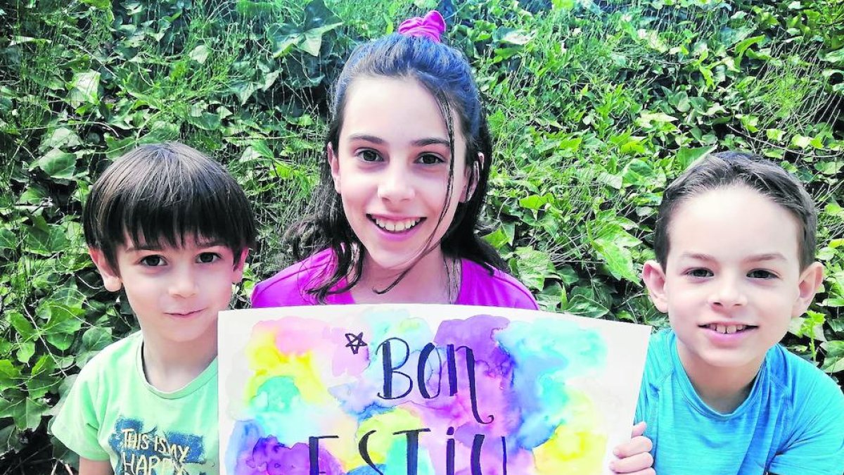 L’Ibai (4 anys), la Nahia (10) i l’Ander (8) donen així la benvinguda a les vacances.