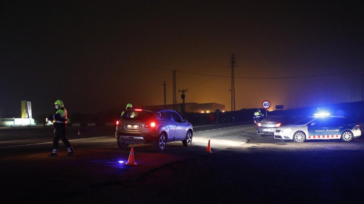 Mossos y policías locales intensificarán los controles de movilidad durante las fiestas.