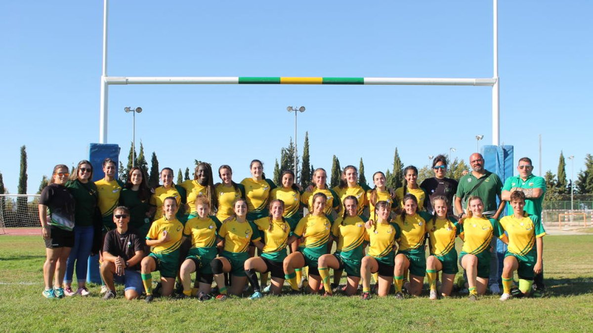 La plantilla de esta temporada del equipo femenino del Inef Lleida Rugby, que esta vez cuenta con suficientes jugadoras para competir sin necesitar fusiones con otros clubes.