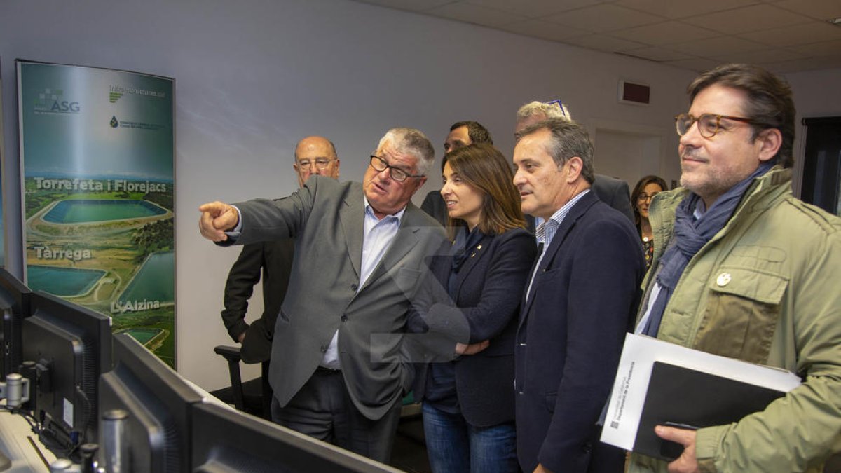 La consellera de la Presidència i portaveu del Govern, Meritxell Budó, ha visitat la seu del Canal Segarra-Garrigues a Tàrrega.