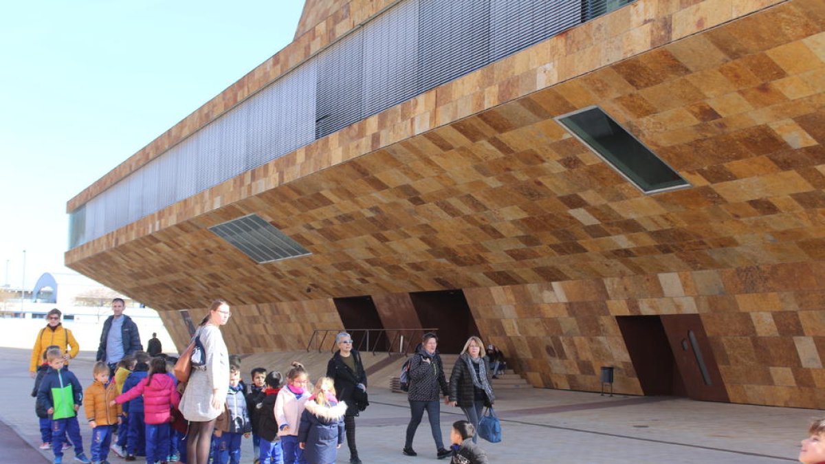 El públic escolar va ser protagonista ahir al matí a la Llotja en les primeres sessions d’Animac.