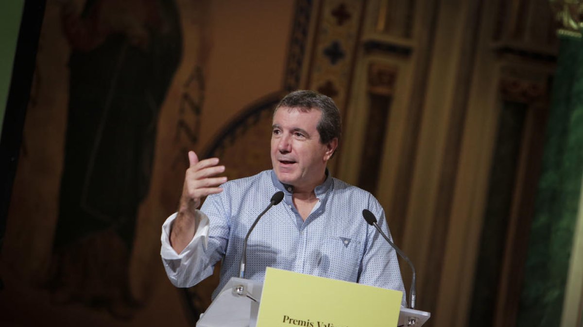 L’escriptor lleidatà Emili Bayo rep el premi València de narrativa