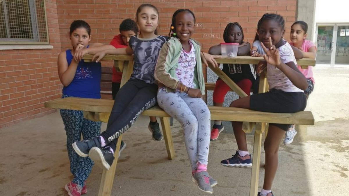 La única mesa que está montada, pero no instalada.