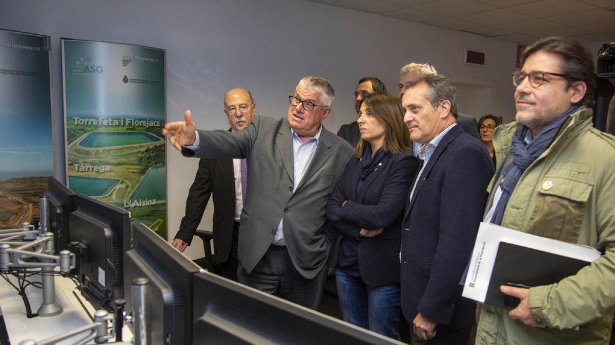 La consellera de Presidència, Meritxell Budó, va visitar ahir la seu d’ASG, a Tàrrega.