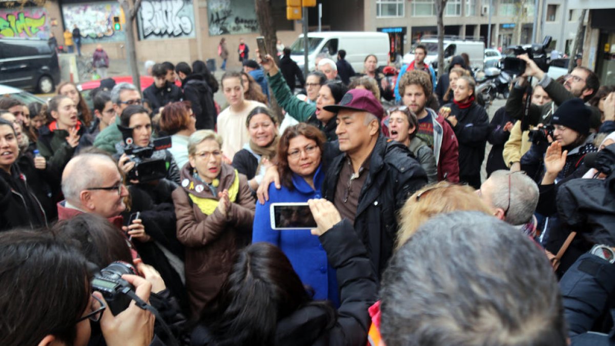 Càrregues policials en el desnonament d’una família amb 3 fills a Gràcia