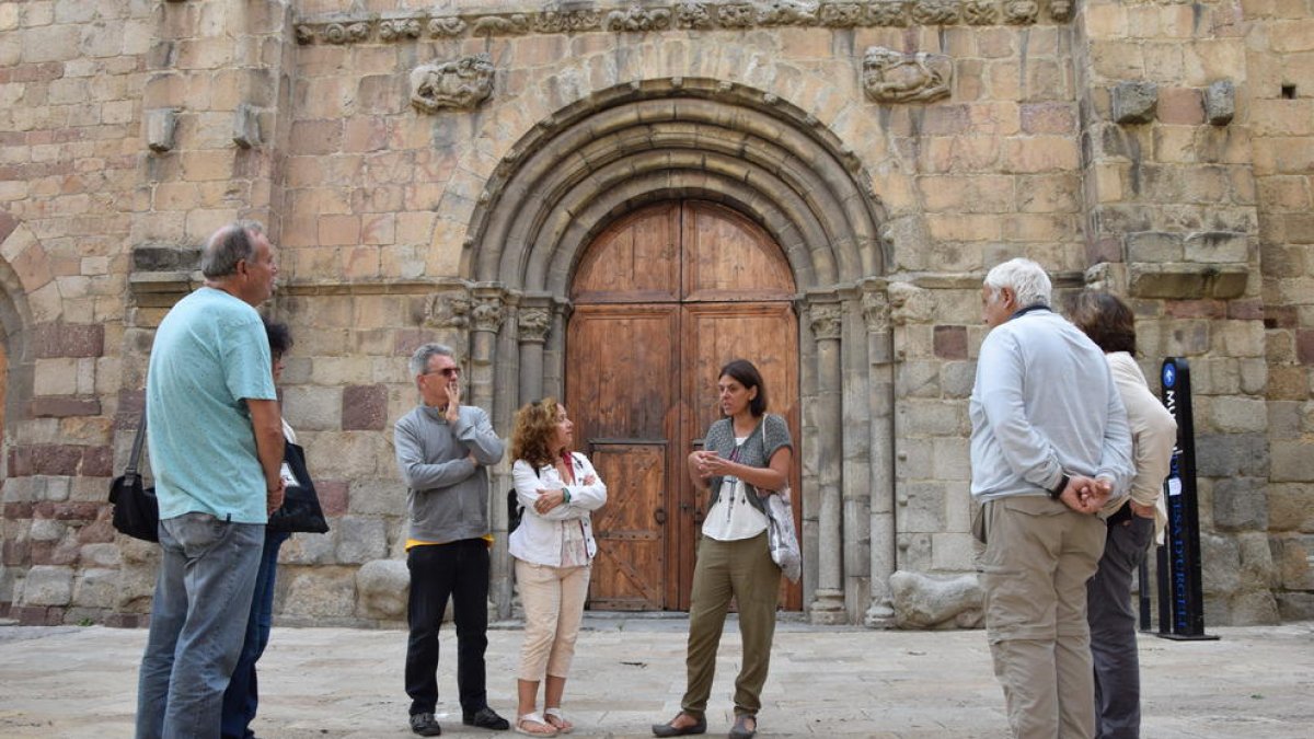 Imatge de la visita guiada que va tenir lloc ahir al matí.