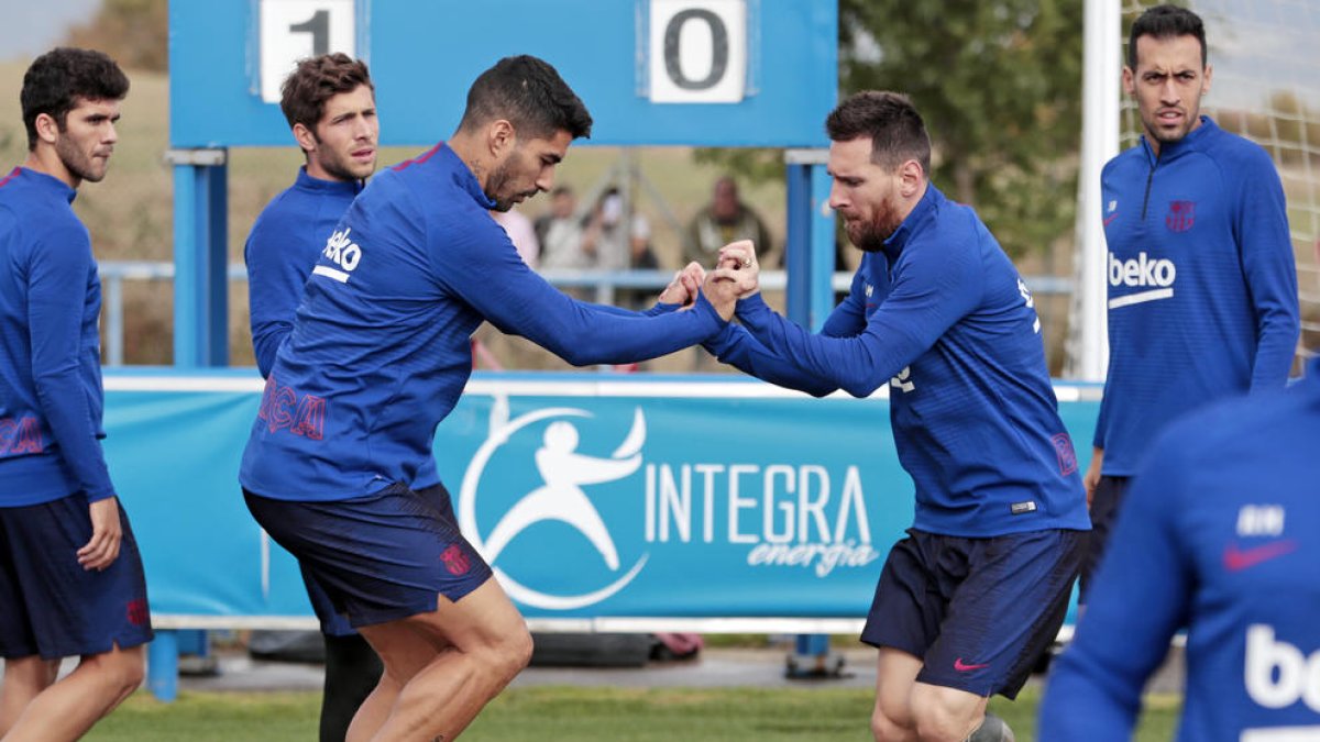 Luis Suárez i Messi durant l’entrenament d’ahir a la Ciutat Esportiva de l’Alabès.