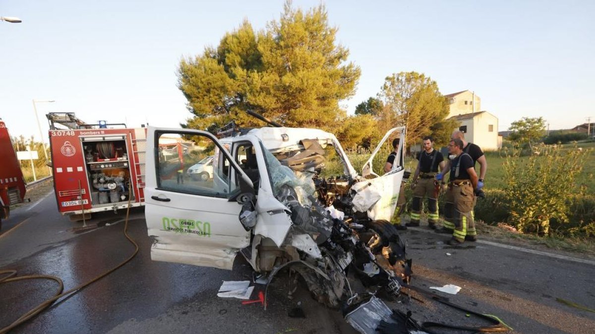 Mor el conductor d'una furgoneta en un xoc frontal contra un camió a Puigverd de Lleida